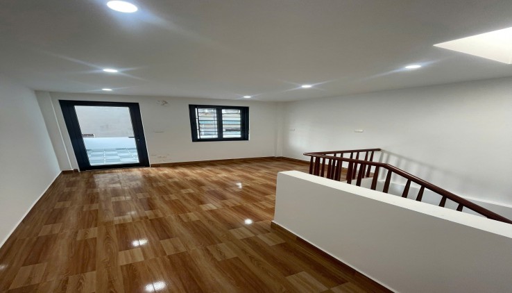 Cho thuê  nhà nguyên căn ngõ Dương Văn Bé 33m2, 4 tầng, 3 ngủ, 12 Triệu